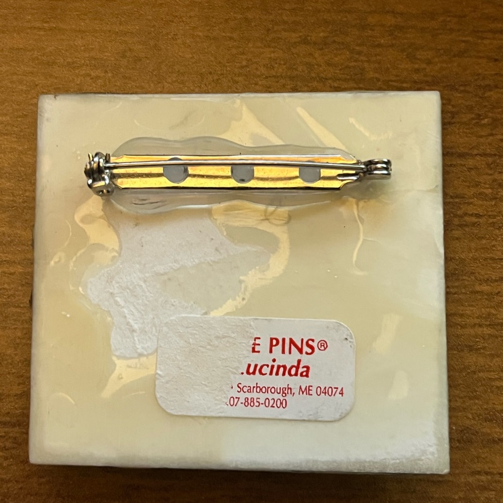 Lucinda House Pin - Picture 2 of 2